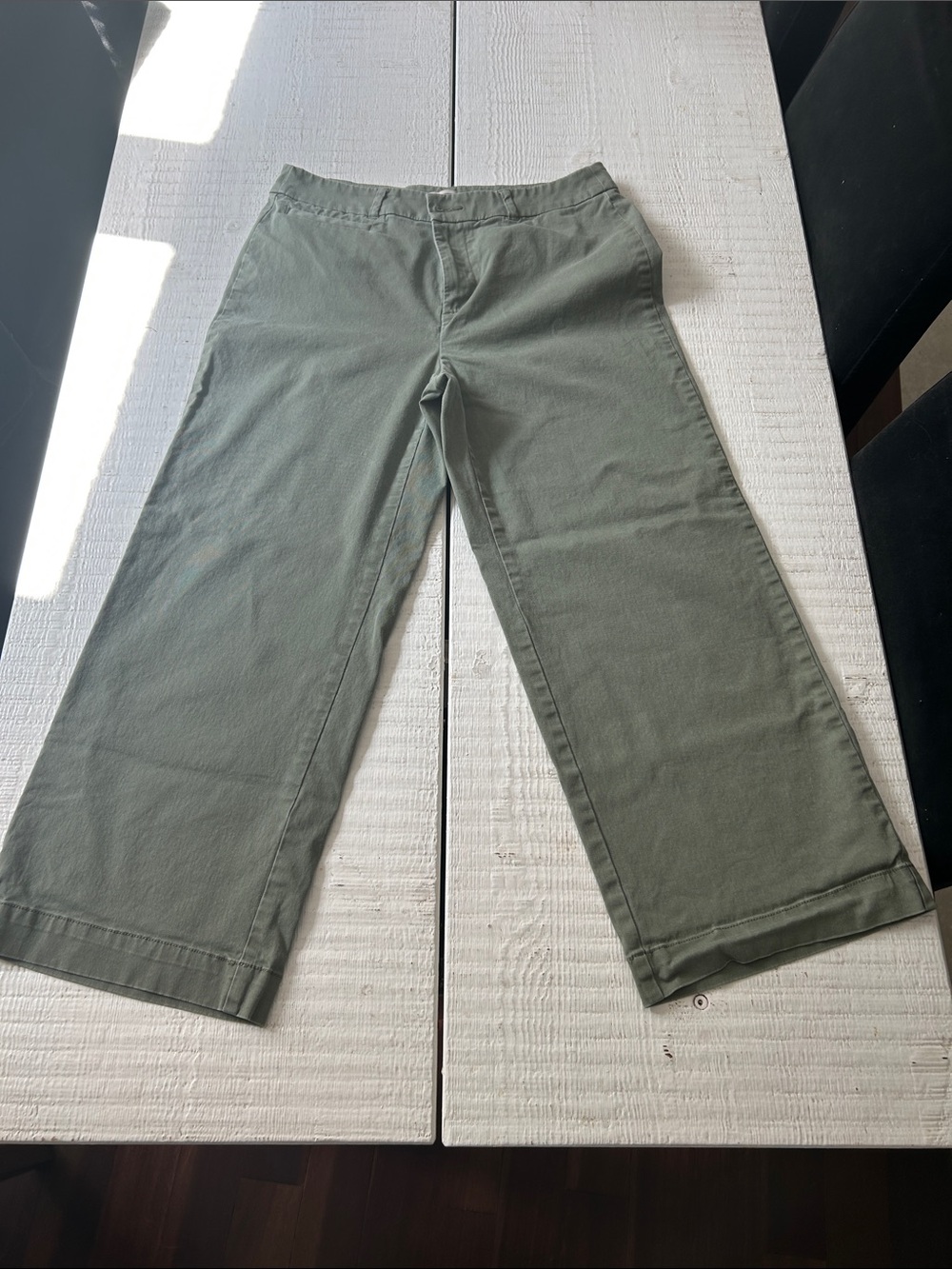 Women’s size 6 Wide-Leg Crop Pants - Olive Green
